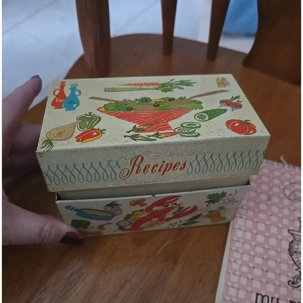 Vintage Handwritten Cut Out Classic Retro‎ Recipe Box and Stand-Up Recipe Book